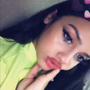 Meet your Posher, Alexis